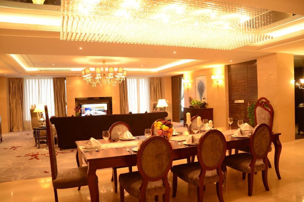 House International Hotel Chengdu Bagian luar foto
